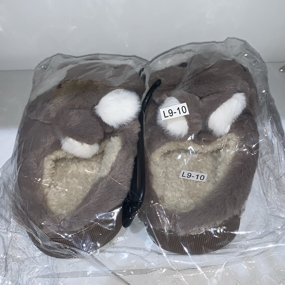 GREY RABBIT SLIPPERS - Picture 3 of 4